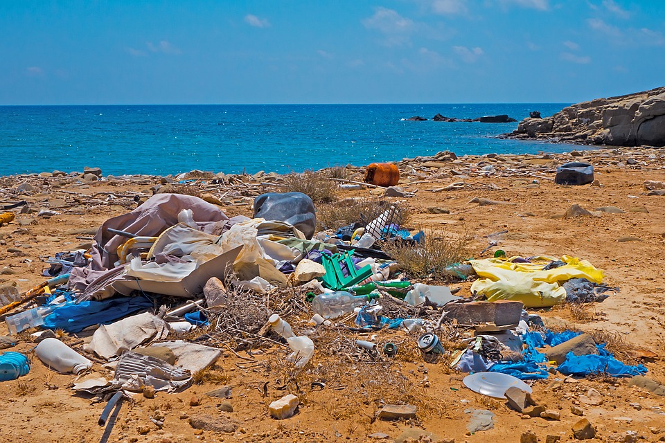 Risultati immagini per LA PLASTICA NEL MEDITERRANEO